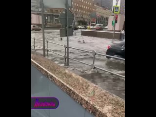 Столичное метро не выдержало напора тропического ливня — нет движения поездов на части Филевской линии    Между... (видео)