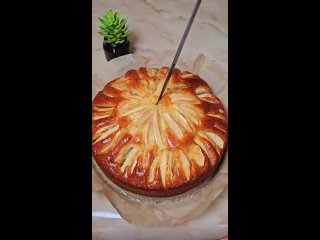 Обалдеть! Столько масла, яиц, а яблок на такое кол- во теста- всего два,  да их там и не почувствуешь! - Любовь Евсеева
