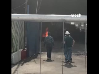Первые кадры машины, которая взорвалась на подземной парковке одной из башен Москва-Сити. Водители остальных авто,... (видео)