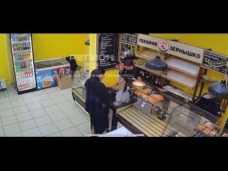 🫰🏽 «Подломщица» решила подзаработать в пекарне в Новой Кузнечихе. К счастью, девушка-продавец была внимательна и не... (видео)