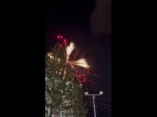 💕 Салют показали в Кургане  Красивый фейерверк запустили как финальную часть праздника. Делитесь своими красивыми... (видео)