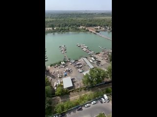 Жители ЖК «Красный Аксай» жалуются, что из их комплекса уже несколько дней в реку Дон сливаются канализационные стоки. ... (видео)
