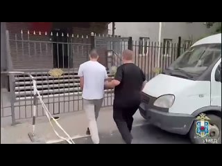 Полицейские задержали девятерых жителей Азова, которые помогали телефонным мошенникам    Парни обзванивали пенсионеров,... (видео)