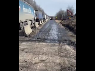 «И вон там, 75 км говна вот этого — пробка, стоим»: дальнобойщик дал краткий прогноз по трассе М-5    Сотни фур... (видео)
