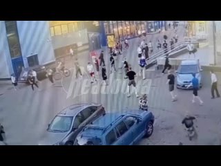Магическая битва случилась в Петербурге — подростки начали атаковать друг друга из пиротехники    В Питере две группы... (видео)
