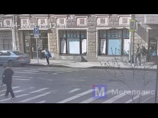 Пенсионерка, переходившая улицу Воскова на Петроградке, попала 19 апреля около 15:15 у дома №8/5 на улице Воскова,... (видео)