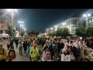 Ночная Божественная литургия и четырехчасовой крестный ход от Храма-на-Крови до Ганиной ямы собрала 40 тысяч верующих.... (видео)