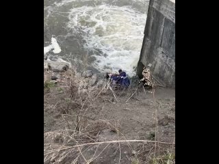 Фельдшер из Кемеровской области спас тонущую пенсионерку из бурного потока реки    Бригада медиков возвращалась после... (видео)