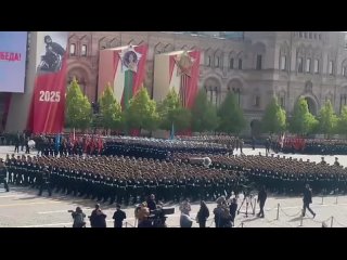 Во время сегодняшней репетиции парада Победы наши воины прошли, исполняя песню Виктора Цоя "Группа крови на рукаве"   ... (видео)