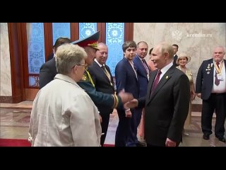 "Это очень здорово, что мы в такие дни всегда вместе"    После торжественного приема Владимир Путин пообщался с... (видео)