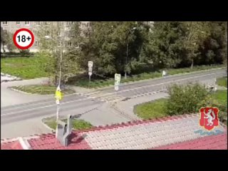 В Нижнем Тагиле 15-летний подросток на питбайке сбил 10-летнюю девочку на "зебре"  ДТП произошло вчера днем на улице... (видео)