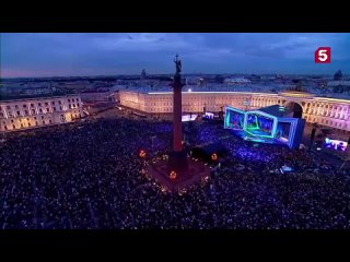 Надежда Кадышева спела для выпускников на "Алых парусах"  66-летняя певица выступила с сыном Георгием на общегородском... (видео)