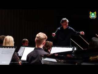 Бурными аплодисментами завершился заключительный концерт третьего Международного фестиваля "От Востока до Запада". На... (видео)