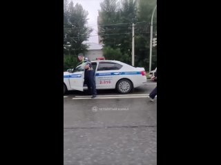 В ДТП на Титова погиб водитель мотоцикла. На месте работают инспекторы ГИБДД.  По предварительным данным, 56-летняя... (видео)