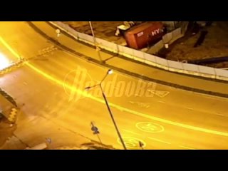 Ночью в Люберцах неизвестный решил внести немного разнообразия в быт жителей одного из ЖК и устроил взрыв    В Люберцах... (видео)