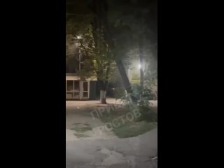 Просто оцените уборку улиц в Батайске — там коммунальщик поднимает всю пыль воздуходувом  Местные жалуются, что вся... (видео)