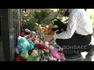 🥀 В Макеевке почтили память детей, замученных нацистами в Великую Отечественную  В Макеевке возложили цветы и игрушки... (видео)