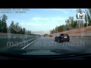 Момент жёсткого ДТП на М-12 с микроавтобусом и легковушками. Предварительно, два человека погибли, — это ребёнок и... (видео)