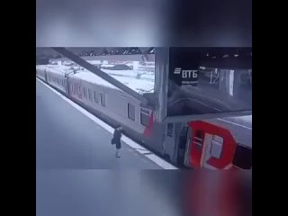 "Безбилетник в беде": попытка сэкономить обернулась ловушкой и полицией  В погоне за бесплатной поездкой мужчина из... (видео)