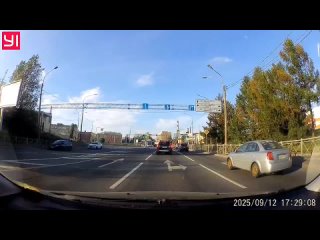 Говноед с крайнеправой на право не повернул ... Водитель Вольво , поддержка Вам - Алексей Елисеев