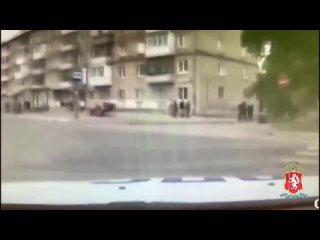 В Каменске-Уральском полиция устроила погоню за мотоциклистом и поймала его, когда тот свалился.  Погоня началась из-за... (видео)