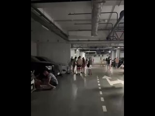 Вот так выглядела парковка отеля Монтера этой ночью (видео)