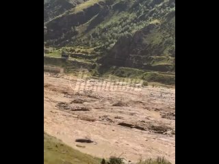 В Кабардино-Балкарии продолжается сход сели — на месте образовалась огромная пробка    В Тырныаузе в Кабардино-Балкарии... (видео)
