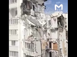 Первая спасенная из-под завалов обрушившейся многоэтажки в Саратове — пятилетняя девочка. Её придавило плитой. После... (видео)