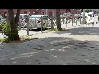 Улица Малышева в Екатеринбурге превратилась в полосу препятствий после ремонта за 152 миллиона.   Тротуары теперь... (видео)