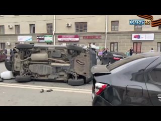 ДТП с переворотом на К. Мяготина    Водитель Toyota RAV4 допустила наезд на стоящий автомобиль ГАЗель и перевернулся.  ... (видео)