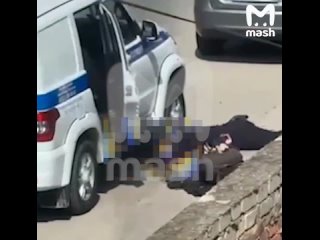 Двух стрелков в Махачкале уже ликвидировали. Ещё как минимум двое — пока в бегах.    Автомобиль с преступниками... (видео)
