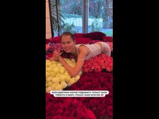 Сочинец Григорий Лепс подарил своей 19-летней возлюбленной Авроре Киба 15 тысяч разноцветных роз.  Это более 50... (видео)