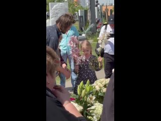 Сегодня отмечается День памяти Анастасии Заворотнюк.  Актриса, известная по роли в "Прекрасной няне", скончалась год... (видео)