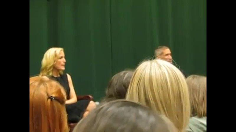 Gillian Anderson, promo A Vision Of Fire (Barnes&Noble) 8 октября 2014, Нью-Йорк