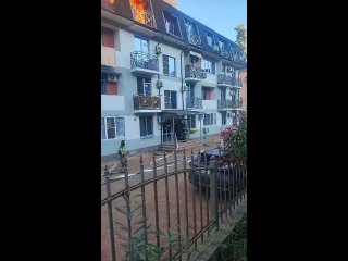 ⚡️В эти минуты, в районе улицы Альпийская полыхает дом!  Наш подписчик находится на месте происшествия, он... (видео)