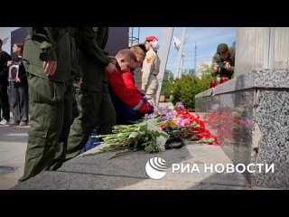 🥀 Жители Мариуполя почтили память погибших в Одессе в результате поджога Дома профсоюзов 11 лет назад.    "Для жителей... (видео)
