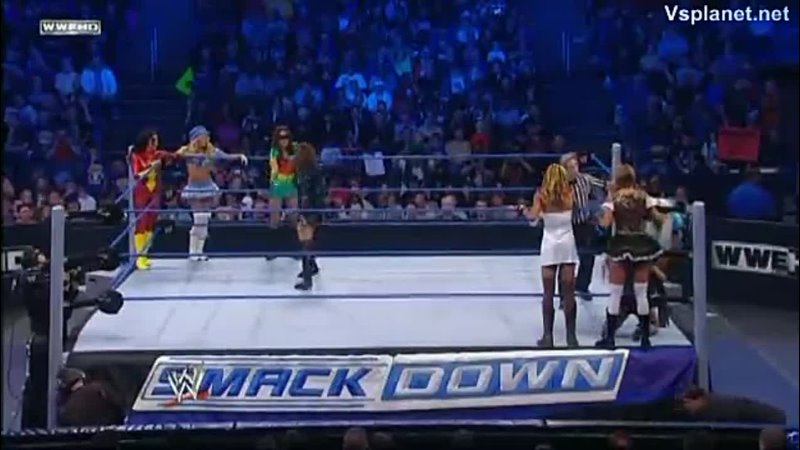 Bellas, Kelly Kelly & Melina vs. LayCool, Alicia Fox & Rosa Mendes