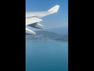 Отпуск закончился, ты улетаешь из Сочи, смотришь в иллюминатор на это море, эти горы и очень хочешь сюда вернуться… ... (видео)