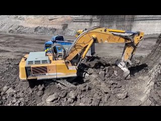 Тяжелая техника в Действии: экскаваторы, бульдозеры и тяжелые транспортные средства !