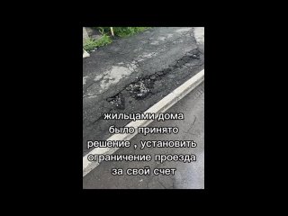 Тяжёлая техника застройщика ЖК «Маяк» в 6А микрорайона Заозёрного разносит дворы. Едут буквально напролом по газонам,... (видео)