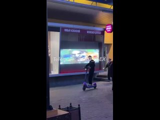 На медиаэкране на Вайнера произошел хакерский взлом, в результате которого вместо ожидаемого контента были показаны... (видео)