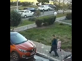 В Воронеже женщина провалилась под асфальт    Произошло это сегодня утром в ЖК «Северная корона».    Местные жители... (видео)