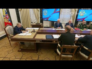 Путин в новой госпрограмме вооружений поручил уделить особое внимание ядерной триаде — она была и остается гарантией... (видео)