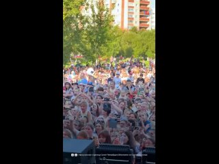 110 000 человек стали гостями Самого Большого семейного фестиваля в минувшие выходные.    В Парке 300-летия гостей из... (видео)