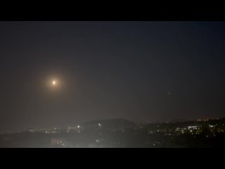 🌒 Лунное затмение над Донецком    Над Донецком разгорается редчайшее лунное затмение — тень Земли уже наползает на... (видео)