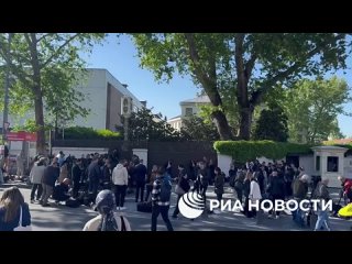 Российские и иностранные журналисты окружили территорию у президентского офиса в Стамбуле, где должны пройти переговоры... (видео)