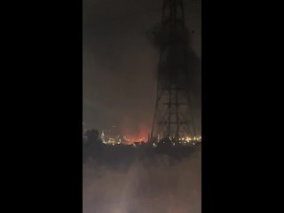 🇮🇷🚀 Иран нанес удар по нефтеперерабатывающему заводу в израильском городе Хайфа    Иранское государственное... (видео)