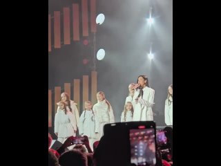 Еще видео с вчерашнего концерта: (видео)