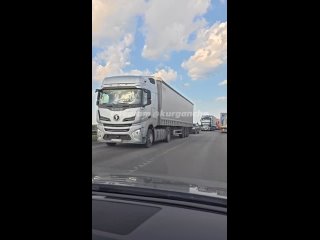 На объездной пробка от тюменского кольца до Омского моста  Всё из-за ремонта возле кольца (видео)