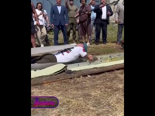 В Тульской области ветеран СВО протянул 24-тонный вагон на 4 м, установив мировой рекорд    В Новомосковске ветеран... (видео)